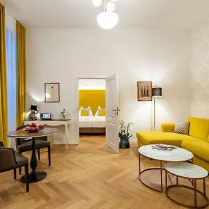 Theaterhotel & Отель
